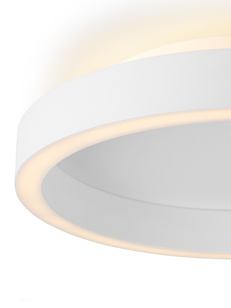 Backlight String Ø30 Weiß deckenleuchte Von Halo Design - Die integrierte Beleuchtung besteht aus einem LED-Streifen, der sich unten am Rahmen befindet und oben ein sch&ouml;nes Licht bis zur Decke abgibt.