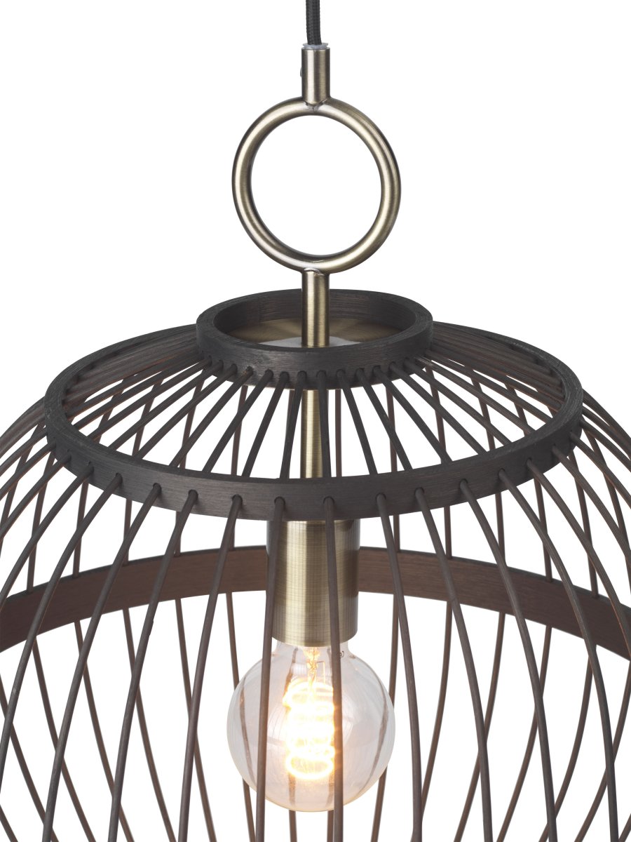 Stockholm Nordic Ø30 Schwarz hängelampe Von Halo Design - Die Deckenleuchte Stockholm ist eine stilvolle und einzigartige Beleuchtungslösung, die natürliche Materialien mit modernem Design kombiniert.