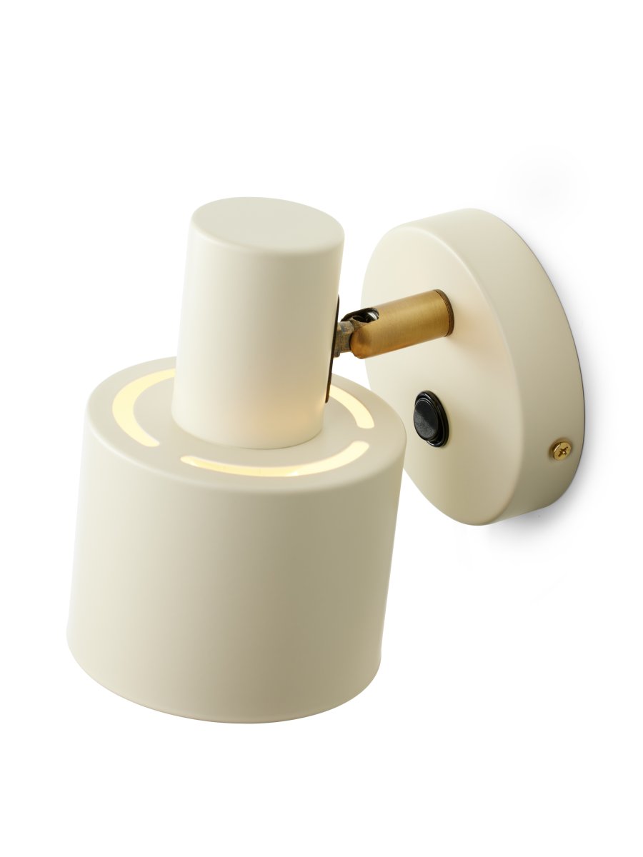 Vogue Creme leselampe Von Halo Design - Vogue ist die stilvolle Wahl für alle, die eine Lampe suchen, die sowohl das Interieur aufwertet als auch einen praktischen Zweck erfüllt.