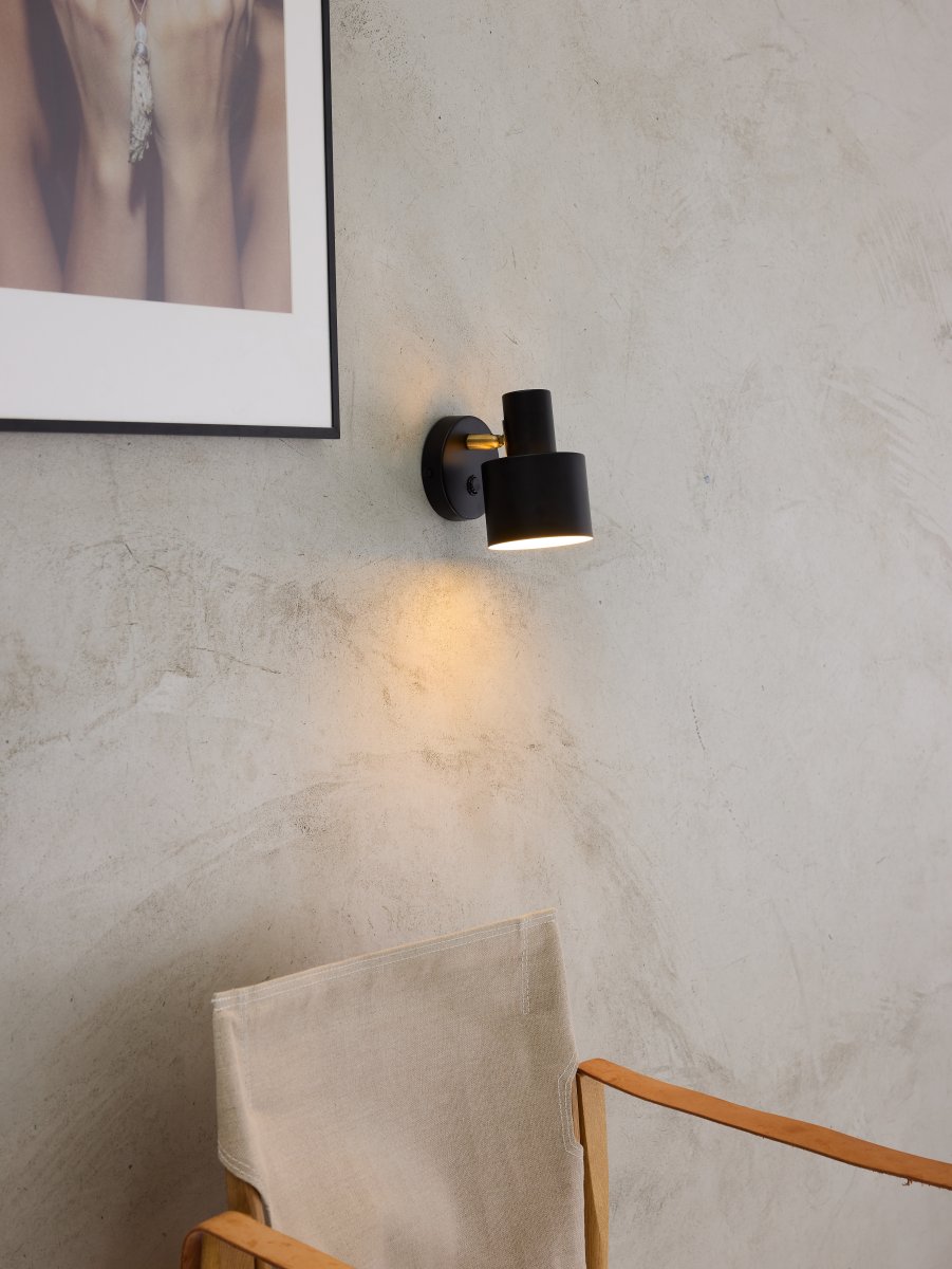 Vogue Schwarz leselampe Von Halo Design - Vogue ist die stilvolle Wahl für alle, die eine Lampe suchen, die sowohl das Interieur aufwertet als auch einen praktischen Zweck erfüllt.