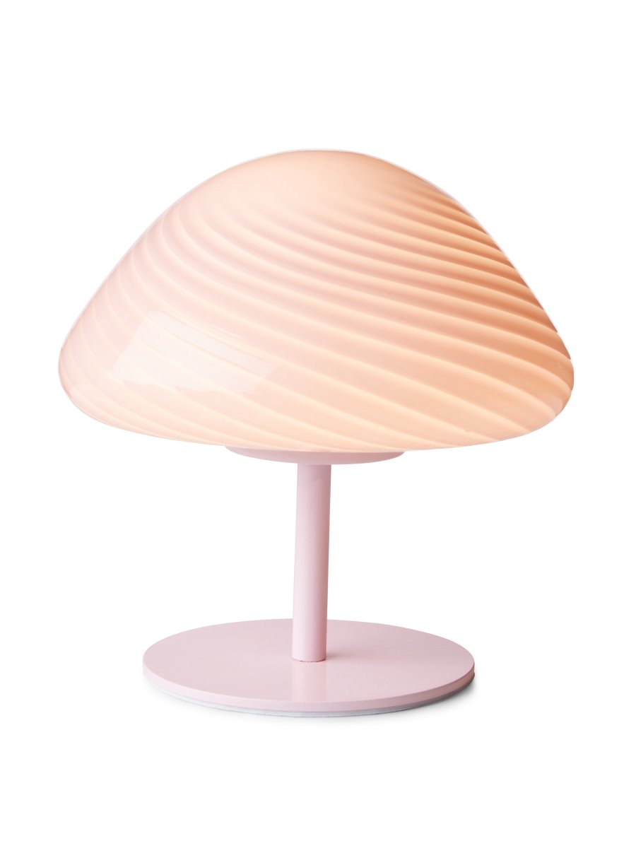 Mini Mush 17cm Rosa tischlampe Von Halo Design - Mini Mush ist eine charmante und stilvolle Tischlampe, die von den Formen der Natur inspiriert ist.