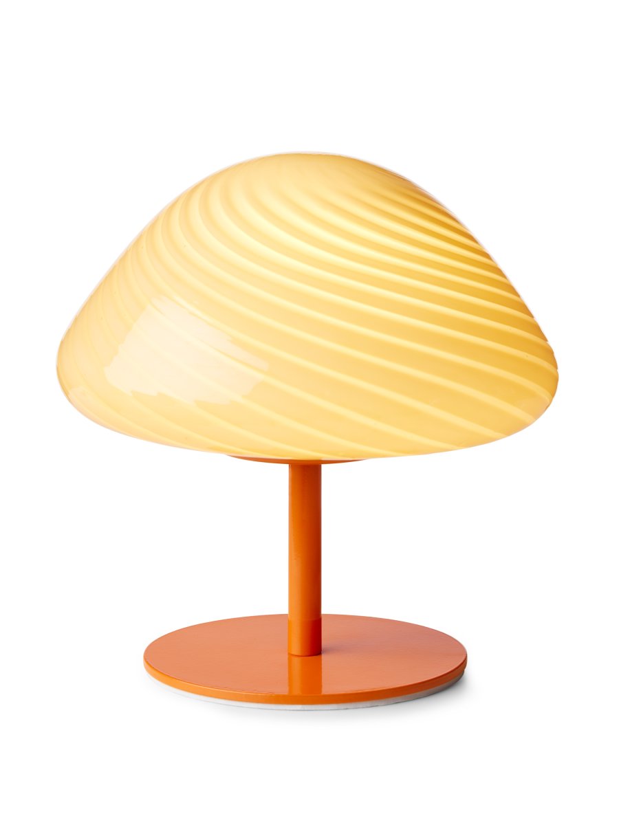 Mini Mush 17cm Orange tischlampe Von Halo Design - Mini Mush ist eine charmante und stilvolle Tischlampe, die von den Formen der Natur inspiriert ist.