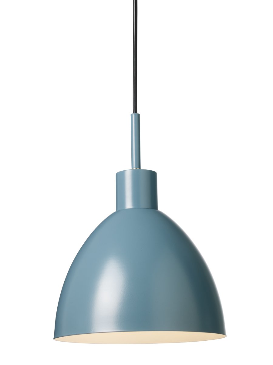 Rock Ø20 Petroleum hängelampe Von Halo Design - Die Deckenleuchte Rock ist ein moderner Klassiker mit industriellem Touch, der perfekt in stilbewusste Wohnungen passt.