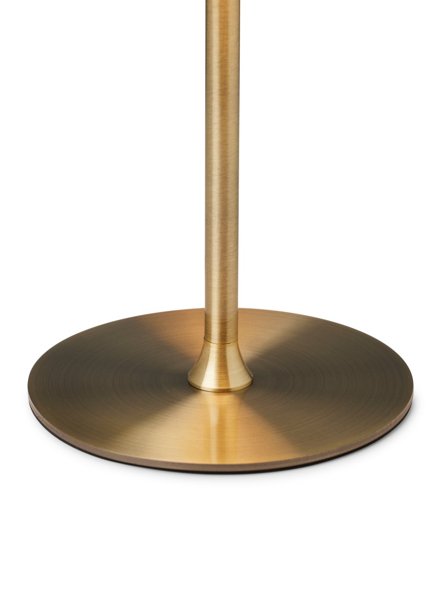 Boogie 25cm Antikes Messing tischlampe Von Halo Design - Das Metall mit antikem Messing-Finish verleiht dem Raum Eleganz.