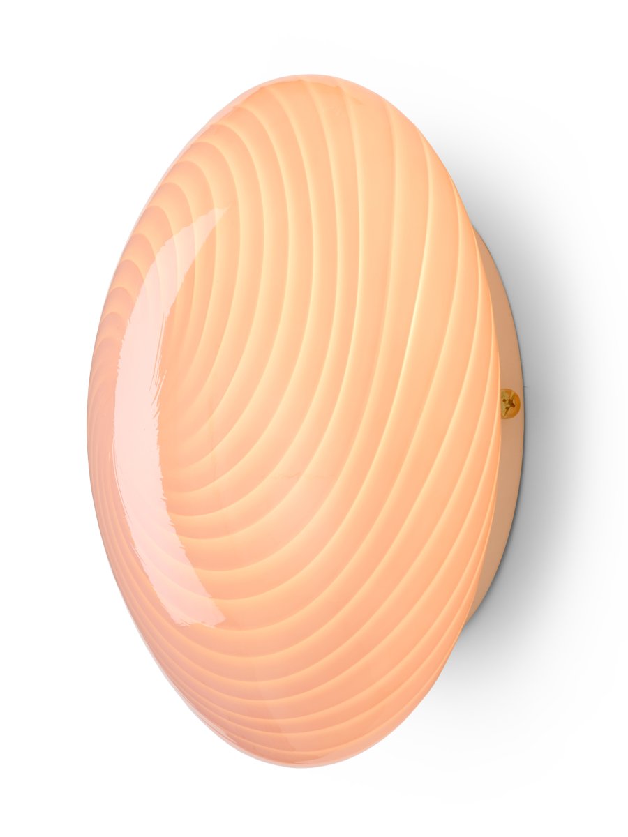 Candy Ø30 Rosa deckenleuchte Von Halo Design - Das Glas spendet ein sanftes und angenehmes Licht, das eine warme und einladende Atmosphäre schafft.