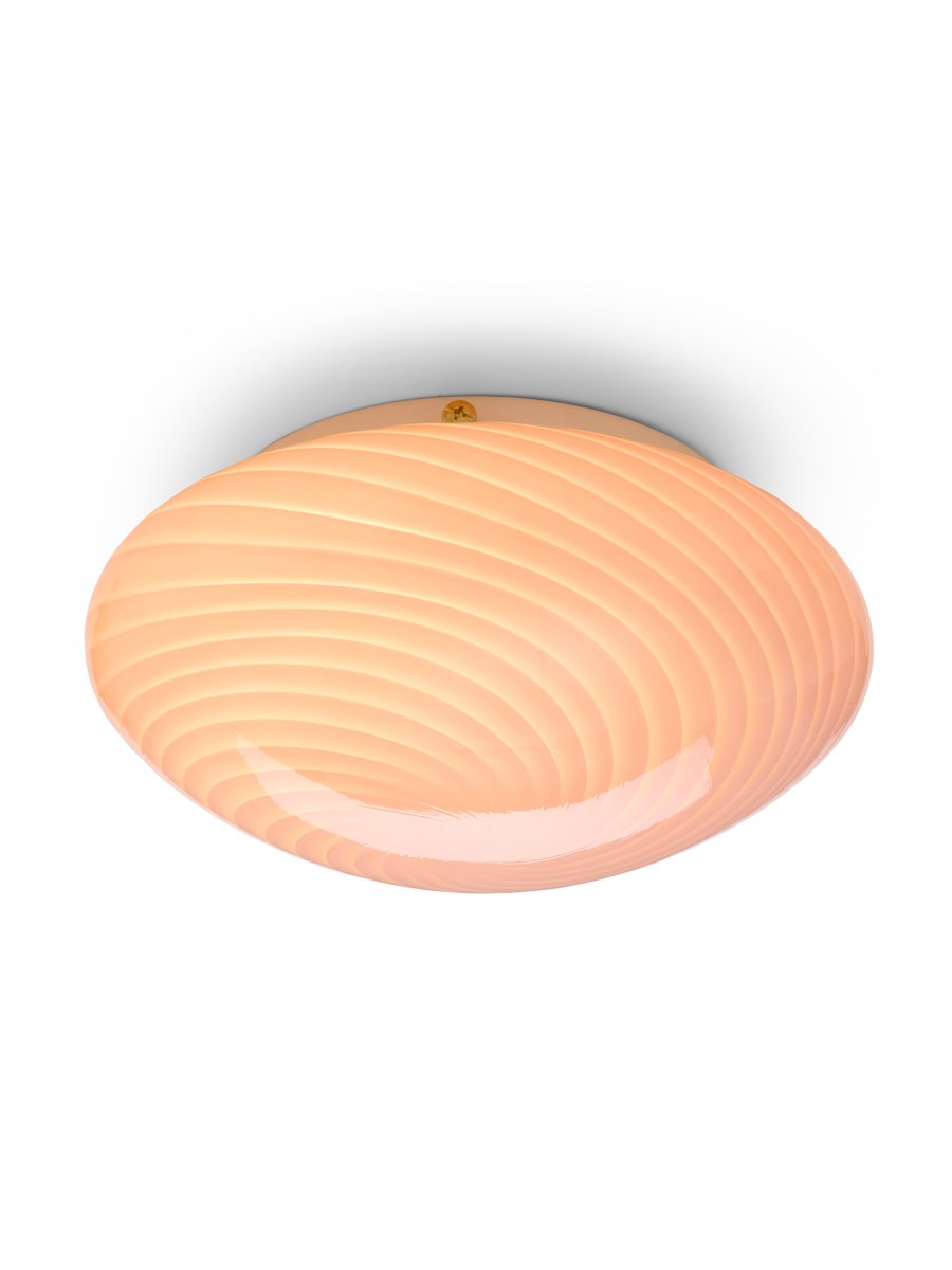 Candy Ø30 Rosa deckenleuchte Von Halo Design - Das Glas spendet ein sanftes und angenehmes Licht, das eine warme und einladende Atmosphäre schafft.