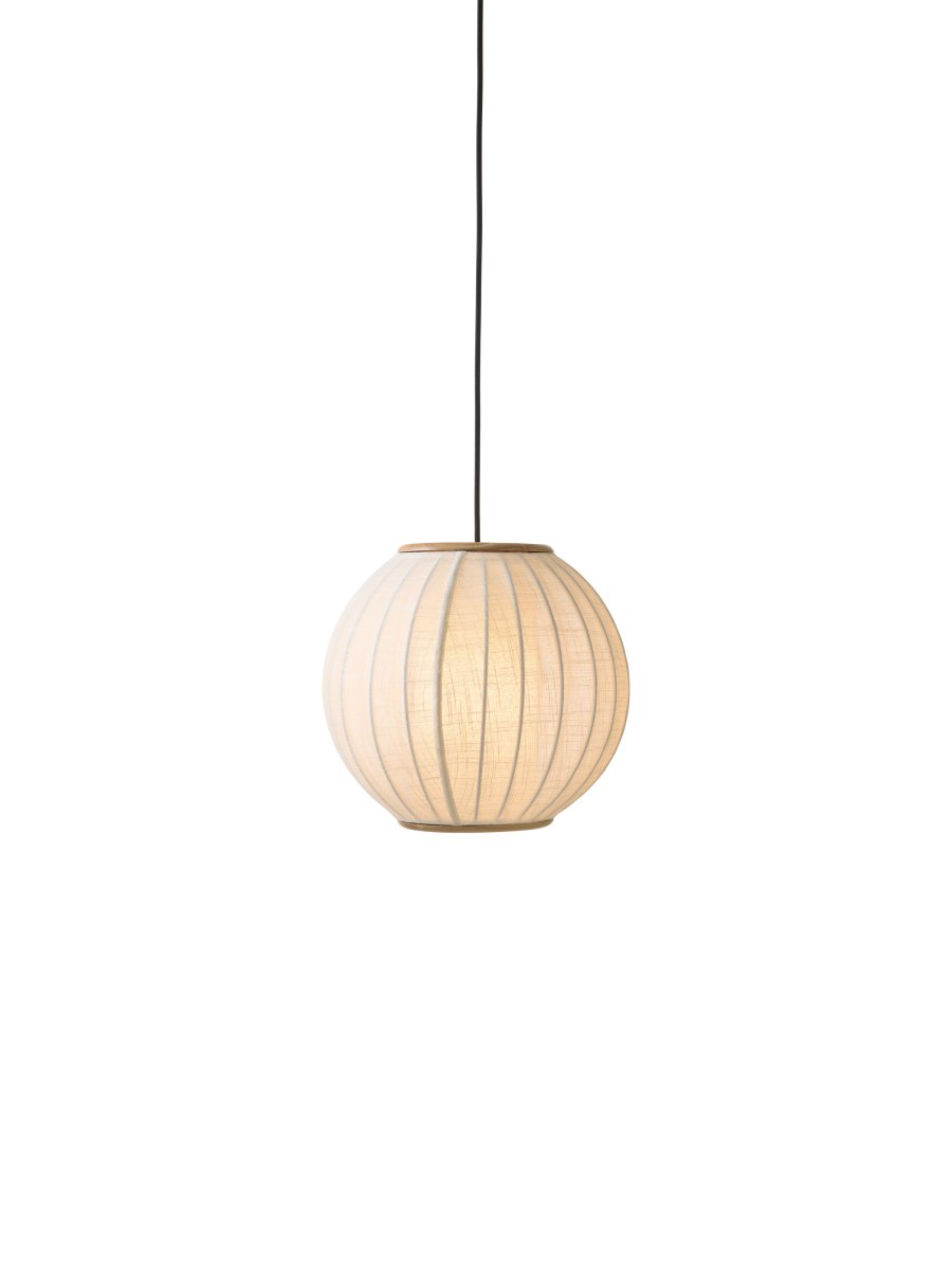 Balloon Ø30 Cremeweiß hängelampe Von Halo Design - Die elegante Pendelleuchte Balloon besticht durch ihr abgerundetes, ballonförmiges Design und wird so zum Blickfang in jedem Raum.