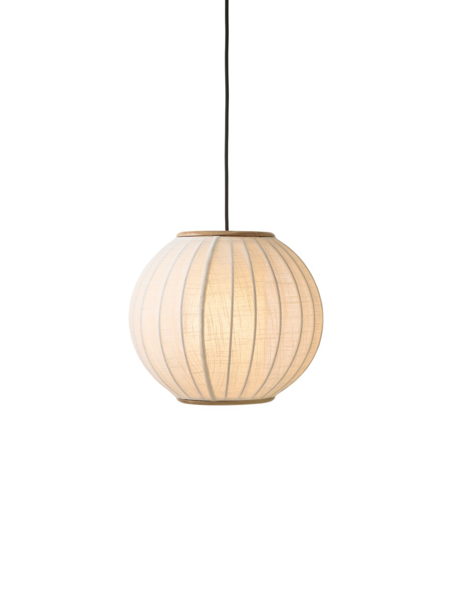 Balloon Ø40 Cremeweiß hängelampe Von Halo Design - Die elegante Pendelleuchte Balloon besticht durch ihr abgerundetes, ballonförmiges Design und wird so zum Blickfang in jedem Raum.