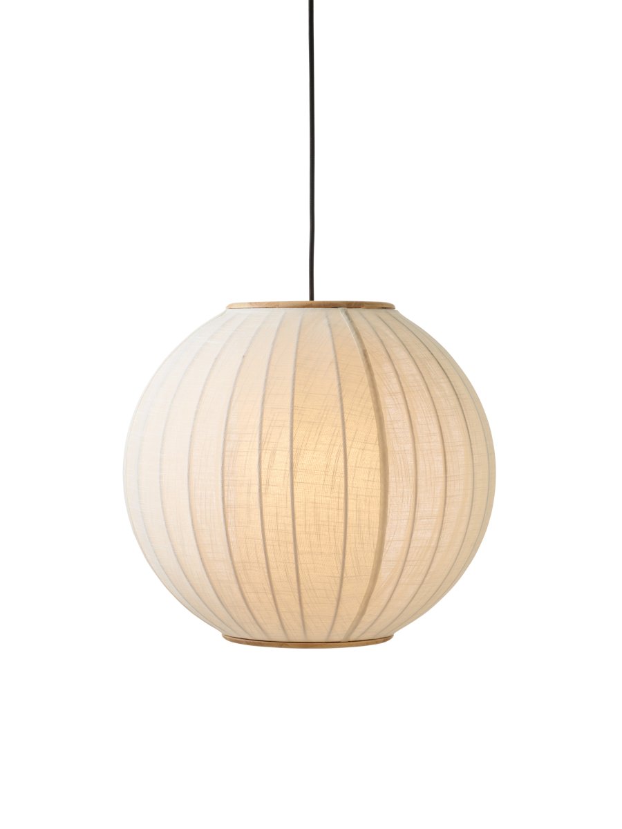 Balloon Ø50 Cremeweiß hängelampe Von Halo Design - Die elegante Pendelleuchte Balloon besticht durch ihr abgerundetes, ballonförmiges Design und wird so zum Blickfang in jedem Raum.
