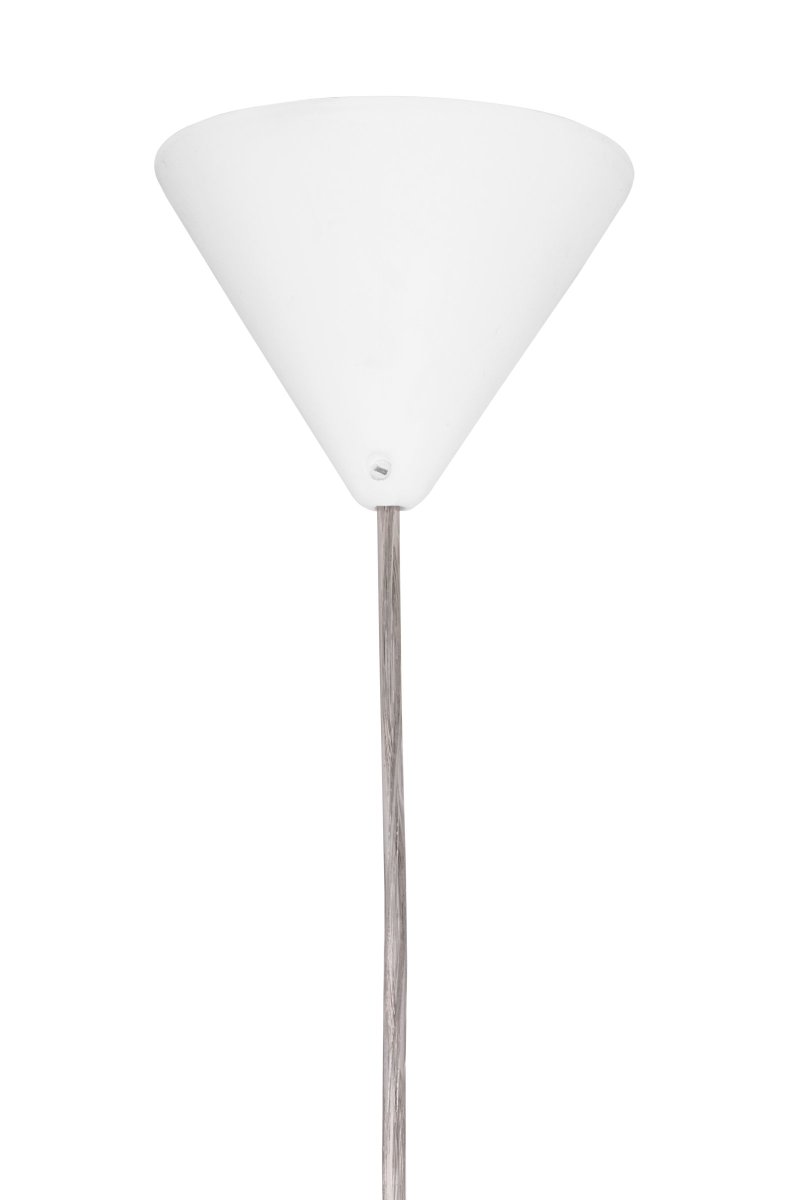 Matisse Ø60 Weiß hängelampe Von Globen Lighting - Die Lampe hat einen plissierten weißen Textilschirm und ist mit einem dazu passenden plissierten Oberteil aus messingfarbenem Metall verziert.
