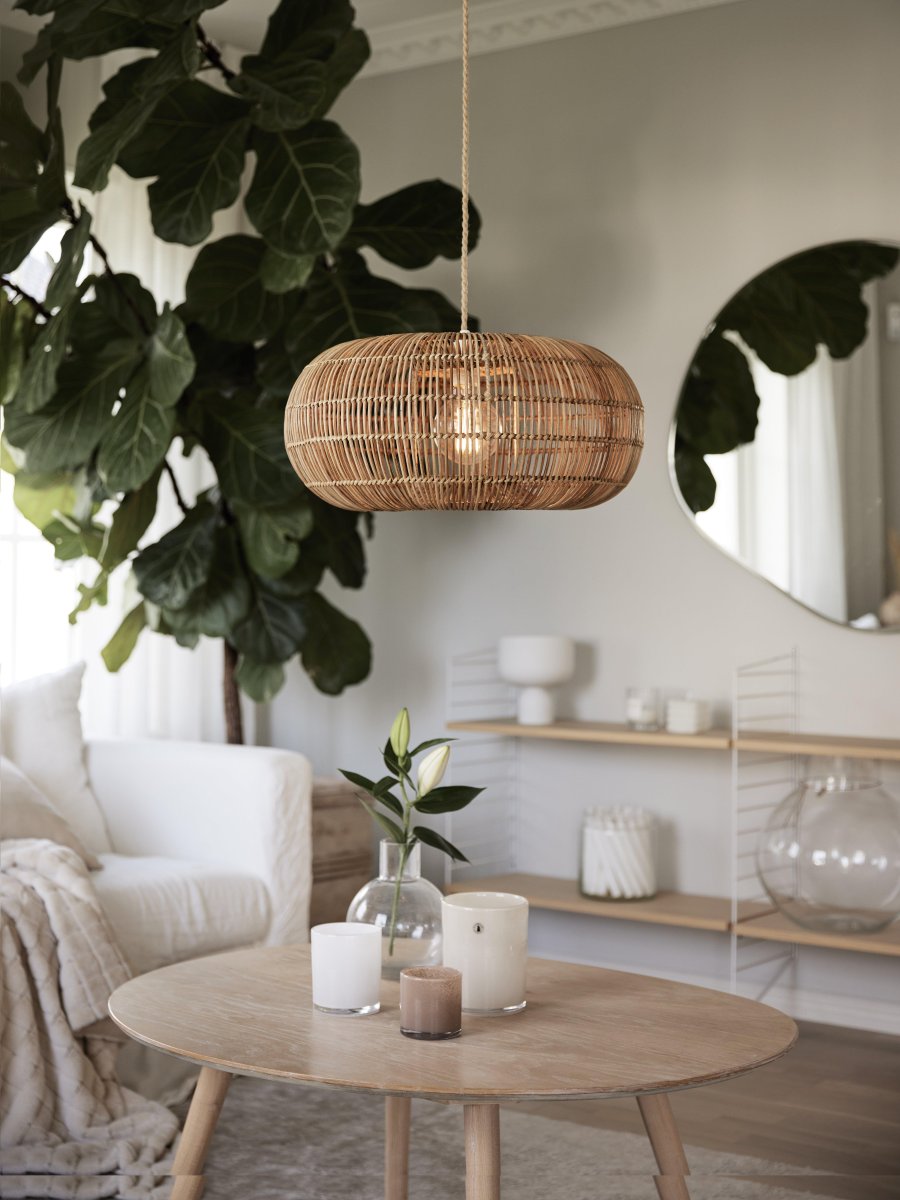 Zuri Ø50 Natur hängelampe Von PR Home - Da es sich um Naturmaterialien handelt, kann es zu geringfügigen Größenabweichungen kommen und die Farbe kann sich mit der Zeit verändern.