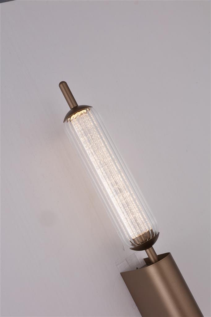 Cattail 54cm Braun wandlampe Von Searchlight - Die schlanke Silhouette aus braunem Metall harmoniert perfekt mit dem klaren, geriffelten Glasschirm und dem dekorativen, strukturierten Diffusor, der das Licht auf wundersch&ouml;ne Weise einf&auml;ngt und bricht.