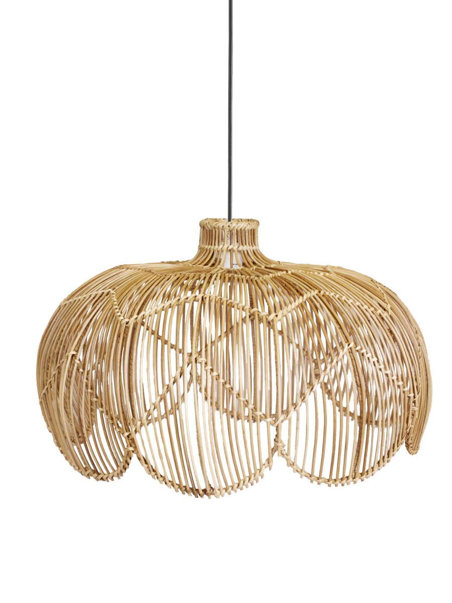 Belle Ø53 Natur Von PR Home - Da die Lampe aus Naturmaterial gefertigt ist, k&ouml;nnen Farbe und Form variieren und sich die Farbe im Laufe der Zeit ver&auml;ndern &ndash; ein Teil ihres Charmes und ihrer Authentizit&auml;t.