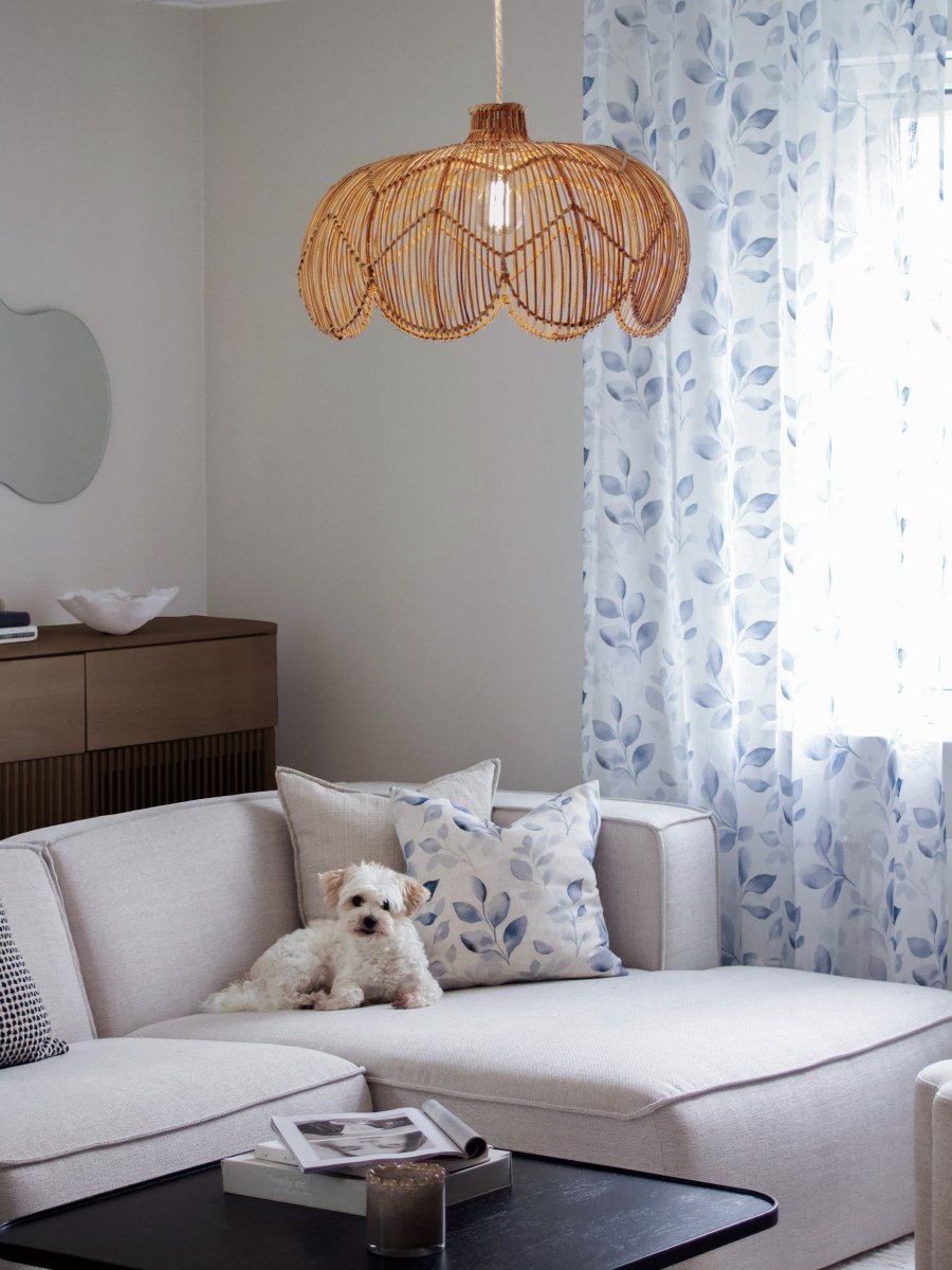 Belle Ø53 Natur hängelampe Von PR Home - Da die Lampe aus Naturmaterial gefertigt ist, k&ouml;nnen Farbe und Form variieren und sich die Farbe im Laufe der Zeit ver&auml;ndern &ndash; dies tr&auml;gt zu ihrem Charme und ihrer Eleganz bei.