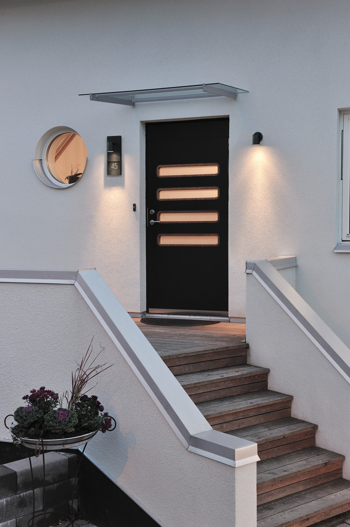 Modena Schwarz außenlampe Von Konstsmide - Die Lampe ist nicht nur eine ästhetische Ergänzung für Ihr Zuhause, sondern erhöht auch die Sicherheit und erleichtert Gästen und Lieferanten die Suche nach der richtigen Lampe.