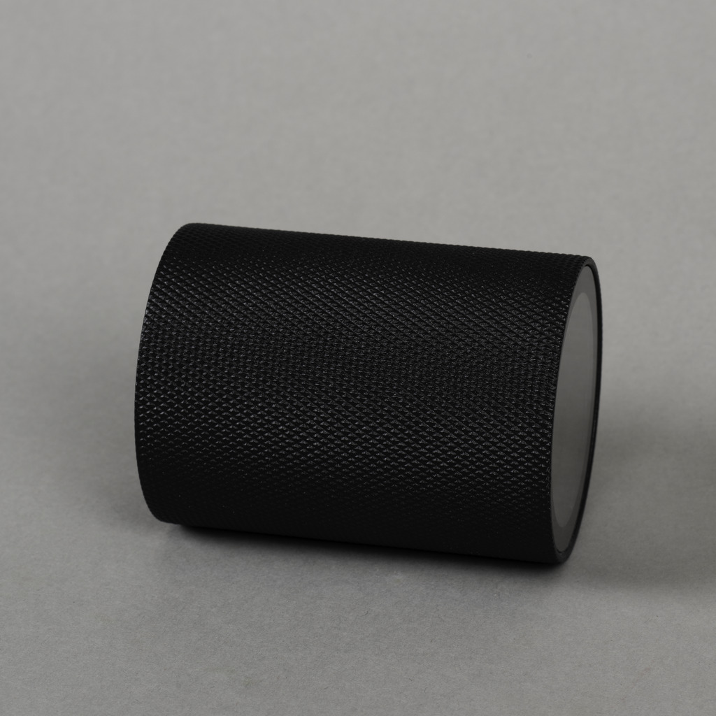 Temi Schwarz außenlampe Von Konstsmide - Es eignet sich perfekt f&uuml;r Eing&auml;nge und Terrassen, sorgt f&uuml;r angenehmes und sicheres Licht und erg&auml;nzt gleichzeitig moderne Architekturstile.