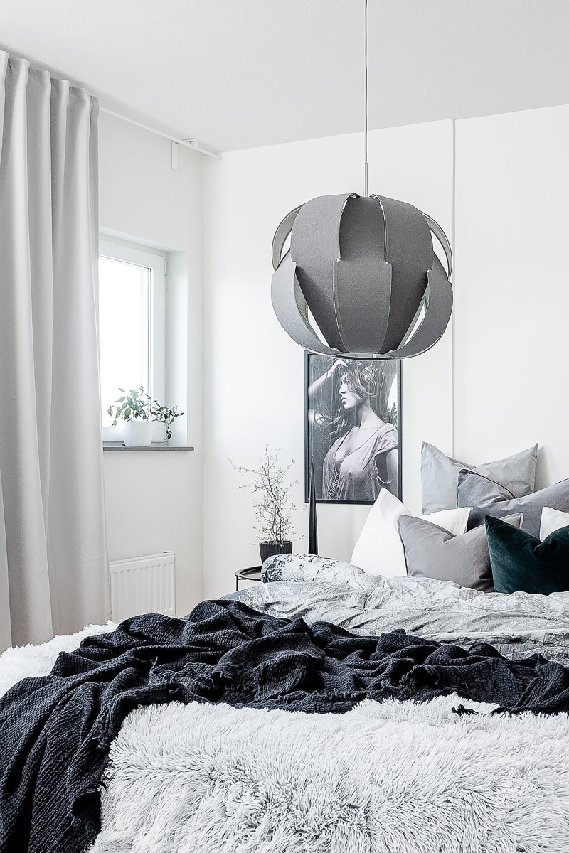 Pavot Ø45 Grau hängelampe Von Globen Lighting - Die Farbe spiegelt den anspruchsvolleren Ausdruck der Natur wider und macht sie zu einer erdigen Lampe mit Klasse, die sich leicht in das Zuhause integrieren l&auml;sst.