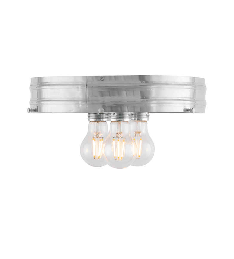 Heidenstam 300 Nickel Von Karlskrona lampfabrik - Lampan &auml;r f&ouml;rsedd med tre ljusk&auml;llor f&ouml;r en j&auml;mnare och behagligare ljusbild, vilket &auml;r s&auml;rskilt viktigt vid anv&auml;ndandet av slipade kristallglas.