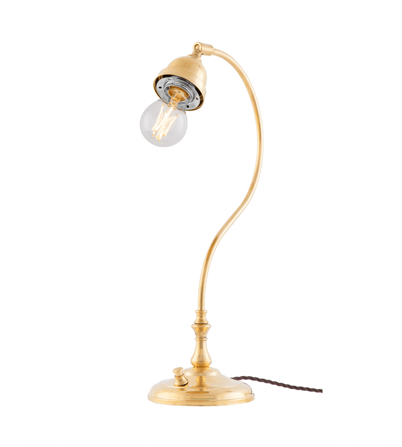 Lagerlöf Messing Von Karlskrona lampfabrik - Lagerlöf ist eine klassische Schreibtischlampe mit verstellbarem Schirm.