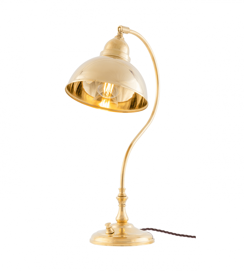 Lagerlöf Messing Von Karlskrona lampfabrik - Lagerlöf ist eine klassische Schreibtischlampe mit verstellbarem Schirm.