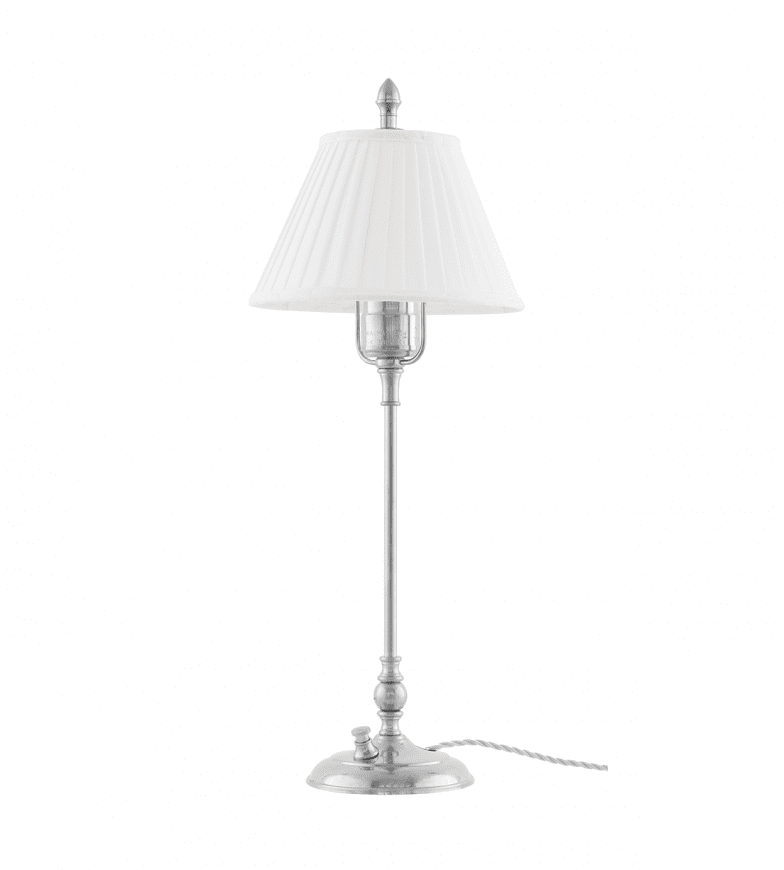 Ankarcrona Nickel Von Karlskrona lampfabrik - Lampsk&auml;rmen h&aring;lls upp av en m&auml;ssingslyra, vilket ger ett gedignare k&auml;nsla &auml;n sk&auml;rmar med fasta vitlackerade lyror.