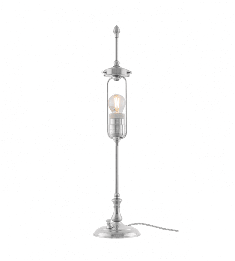 Swedenborg Nickel Von Karlskrona lampfabrik - Swedenborg har sin f&ouml;rebild i det tidiga 1800-talets lampor d&auml;r sk&auml;rmen gick att justera f&ouml;r att f&ouml;lja vaxljusets l&auml;ngd allteftersom det brann ner.