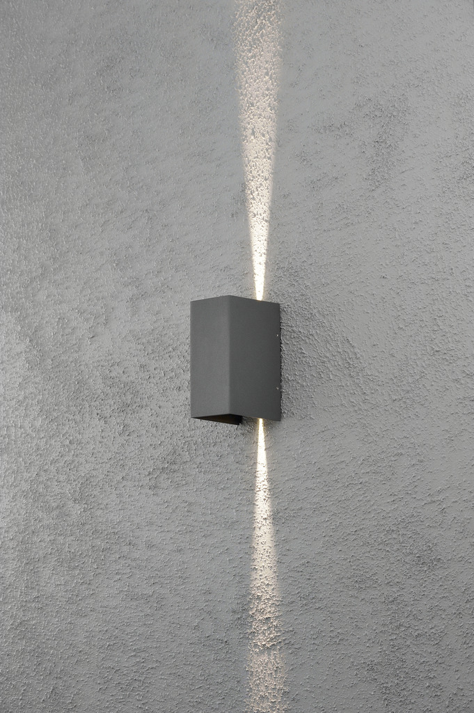 Cremona Dunkelgrau außenlampe Von Konstsmide - Dank langlebiger Materialien und hoher Qualität ist diese Lampe sowohl schön als auch wetterfest – eine ideale Investition in langlebigen Stil und Funktion.