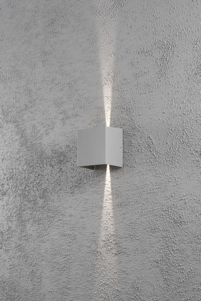 Cremona Grau außenlampe Von Konstsmide - Dank langlebiger Materialien und hoher Qualität ist diese Lampe sowohl schön als auch wetterfest – eine ideale Investition in langlebigen Stil und Funktion.