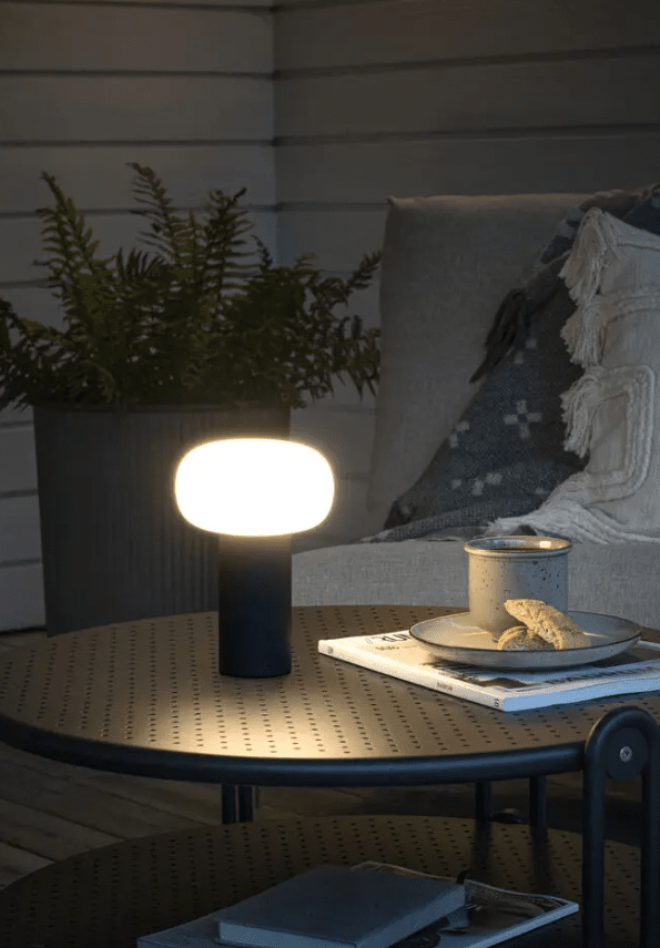 Antibes 20cm Schwarz tragbare Von Konstsmide - Zusätzlich ist die Lampe mit RGB-Farbwechsel ausgestattet.