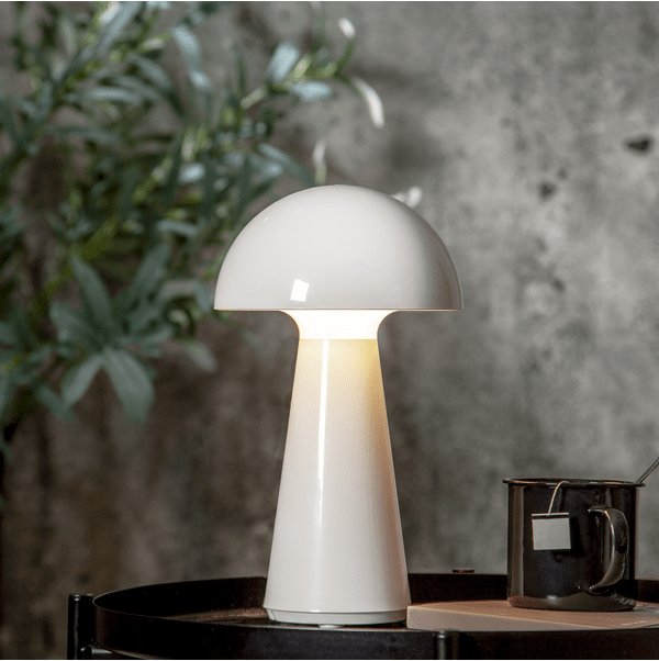 Mushroom 28cm Weiß tragbare Von Star Trading - 5 Stunden bei 100 %, das vollständige Aufladen der Lampe (im Innenbereich) dauert 5–6 Stunden.