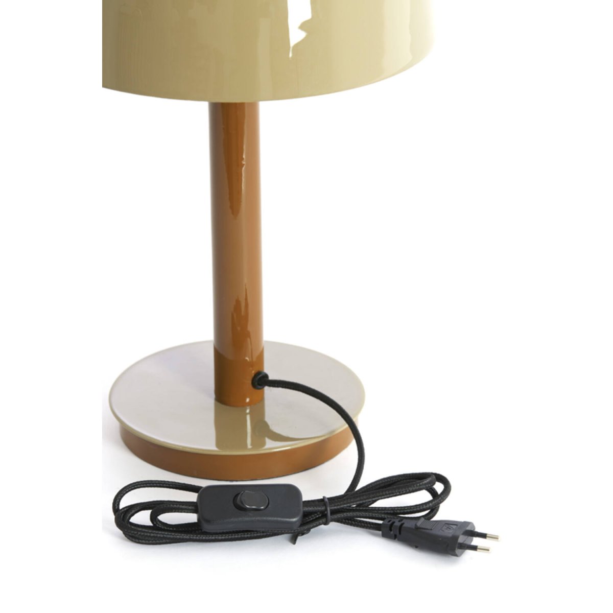Marivet 37cm Braun tischlampe Von Light & Living - Die minimalistische Form und die gl&auml;nzende Oberfl&auml;che verleihen ihr einen modernen und eleganten Eindruck und machen sie sowohl im Wohnzimmer als auch auf dem Schreibtisch oder Nachttisch zu einem echten Hingucker.