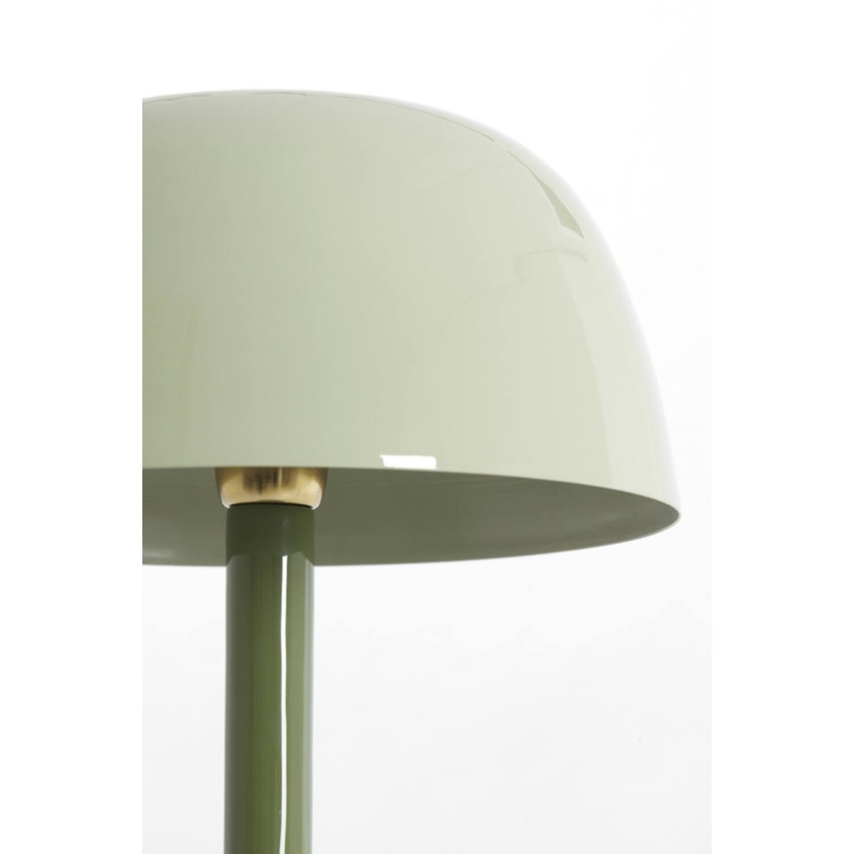 Marivet 48cm Grün tischlampe Von Light & Living - Die minimalistische Form und die gl&auml;nzende Oberfl&auml;che verleihen ihr einen modernen und eleganten Eindruck und machen sie sowohl im Wohnzimmer als auch auf dem Schreibtisch oder Nachttisch zu einem echten Hingucker.