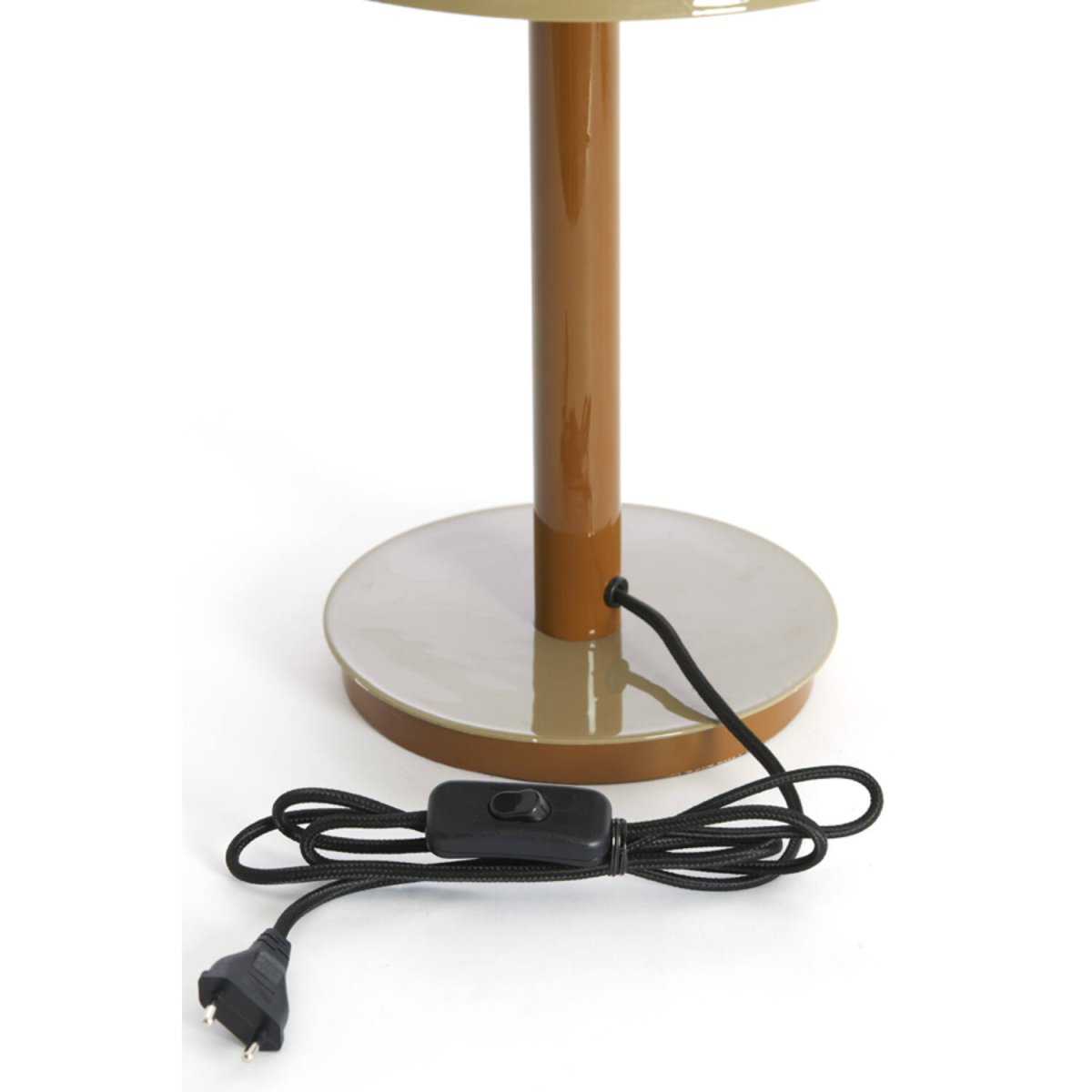 Marivet 48cm Braun tischlampe Von Light & Living - Die minimalistische Form und die gl&auml;nzende Oberfl&auml;che verleihen ihr einen modernen und eleganten Eindruck und machen sie sowohl im Wohnzimmer als auch auf dem Schreibtisch oder Nachttisch zu einem echten Hingucker.