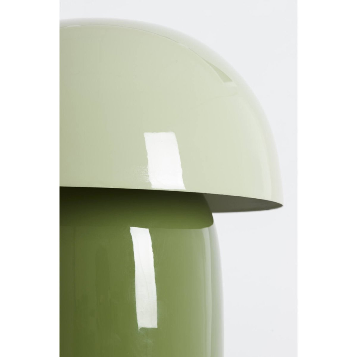 Mimosa 34cm Grün tischlampe Von Light & Living - Die warme Farbkombination aus hellgr&uuml;nem Schirm und olivgr&uuml;nem Fu&szlig; sorgt f&uuml;r ein sanftes und harmonisches Gesamtbild.