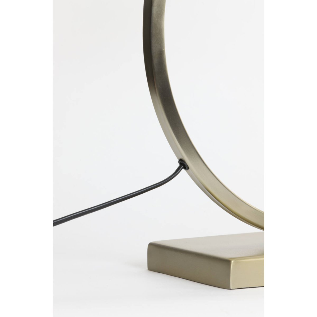 Liva 62cm Gold lampenfuß Von Light & Living - Das stilvolle, runde Design verleiht dem Lampenfuß eine edle und zeitlose Ausstrahlung und sorgt für ein luxuriöses Ambiente in Ihrem Zuhause.