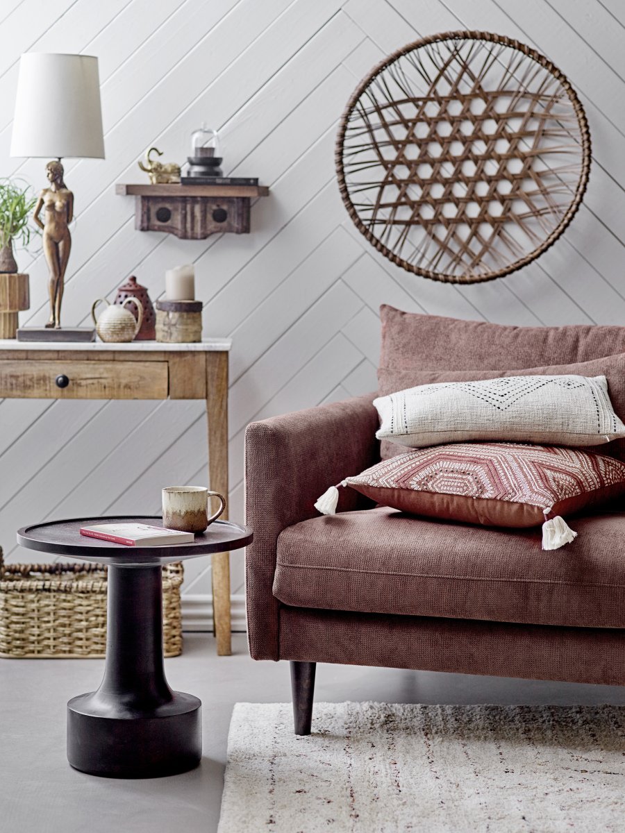 Fabiana 70cm Messing tischlampe Von Bloomingville - Genau solche Details machen ein Zuhause pers&ouml;nlich &ndash; und mit Fabiana erhalten Sie sowohl funktionale Beleuchtung als auch ein dekoratives Element, das der Atmosph&auml;re eine entspannte und fr&ouml;hliche Note verleiht.