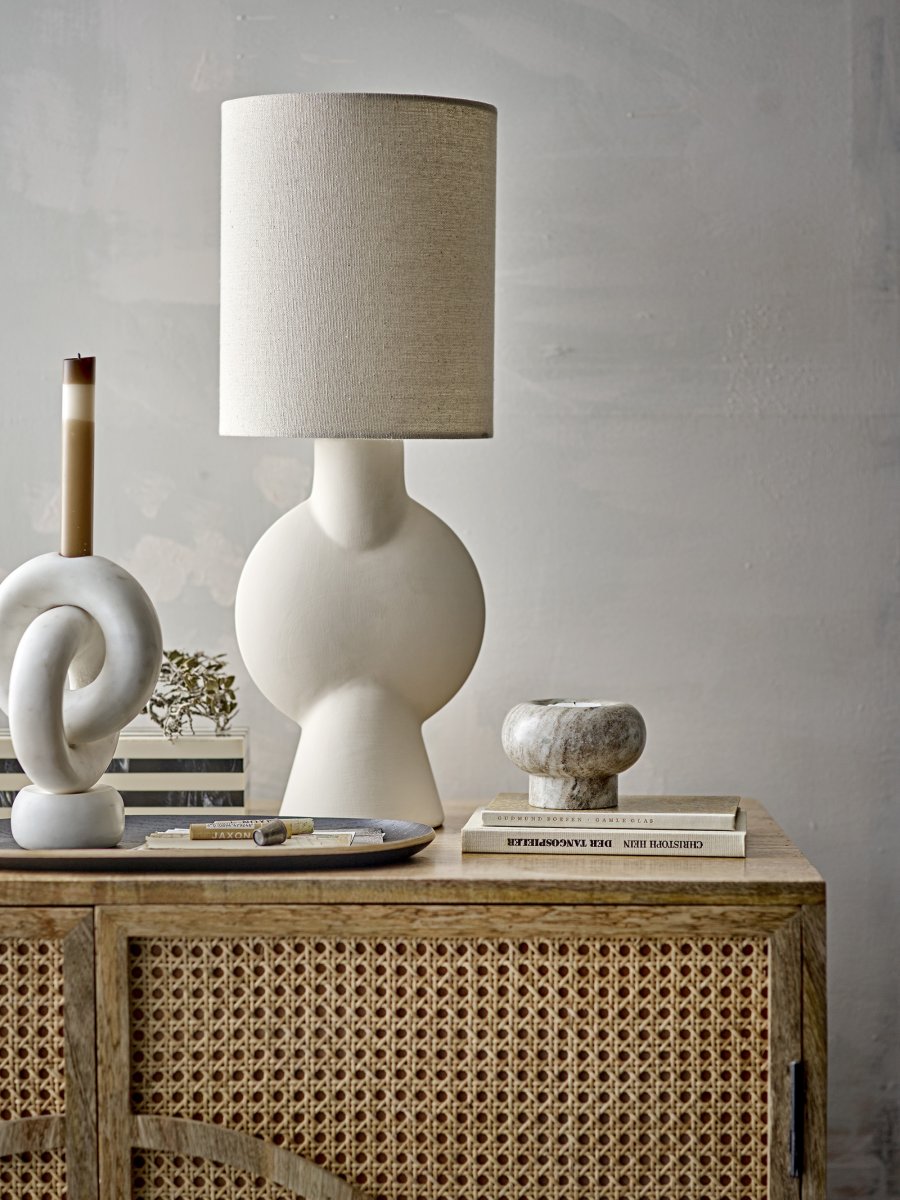 Sergio 55cm Naturweiß tischlampe Von Bloomingville - Die Sergio Tischleuchte von Bloomingville ist eine vielseitige und stilvolle Leuchte mit minimalistischer Form, inspiriert vom nordischen Design.