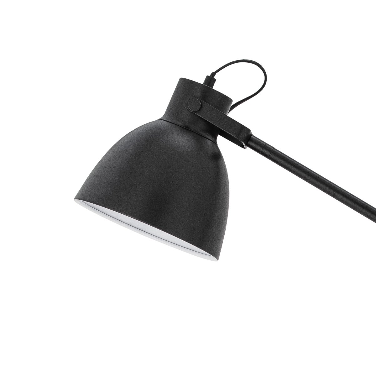 Barca Schwarz stehlampe Von Bloomingville - Eine stilvolle und funktionale Leuchte, die klassisches Design mit Flexibilit&auml;t verbindet und sowohl in moderne als auch in traditionelle Einrichtungen passt.