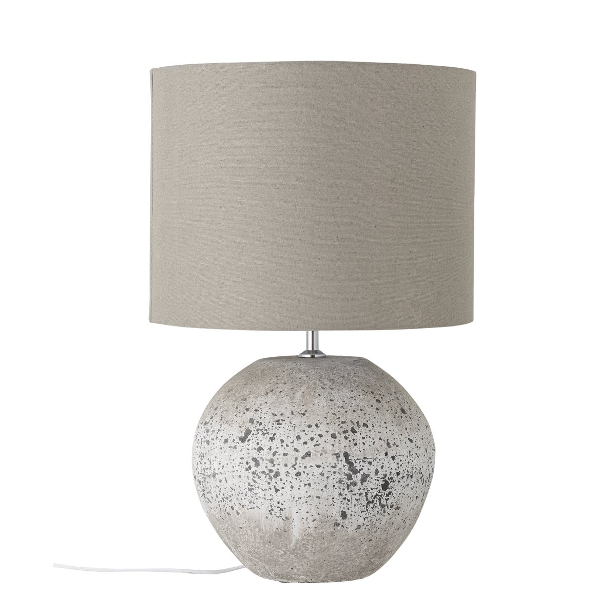 Isedora 60cm Beige tischlampe Von Bloomingville - Die Leuchte passt sowohl ins Wohnzimmer als auch ins Schlafzimmer oder in den Flur und dient sowohl als funktionale Beleuchtung als auch als dekoratives Detail, das dem Raum Pers&ouml;nlichkeit und Ruhe verleiht.