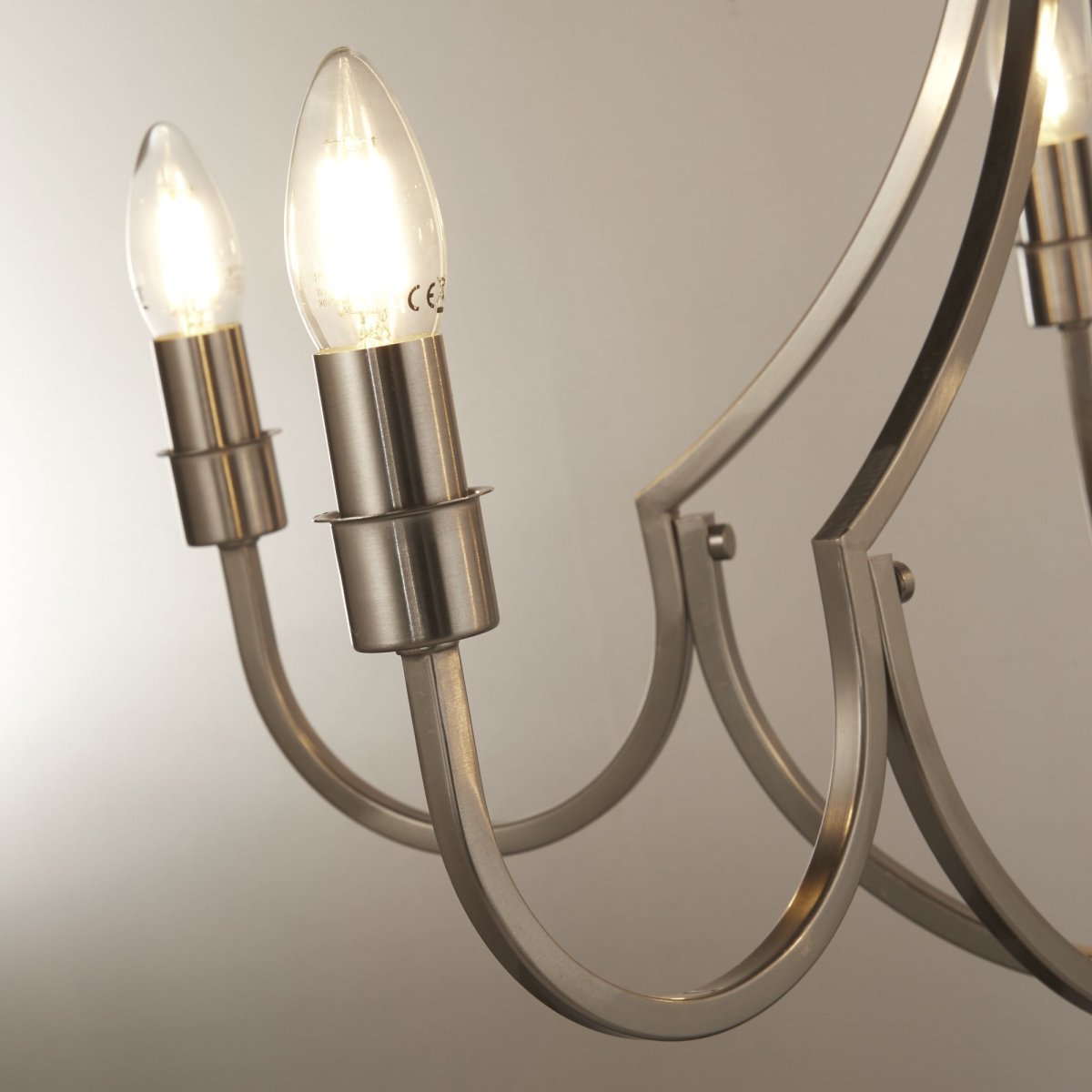 Lodge Ø65 Silber hängelampe Von Searchlight - Lodge ist eine stilvolle Pendelleuchte mit eleganter Silhouette und offenem Design, die Ihren gewählten Lichtquellen die Hauptrolle überlässt.