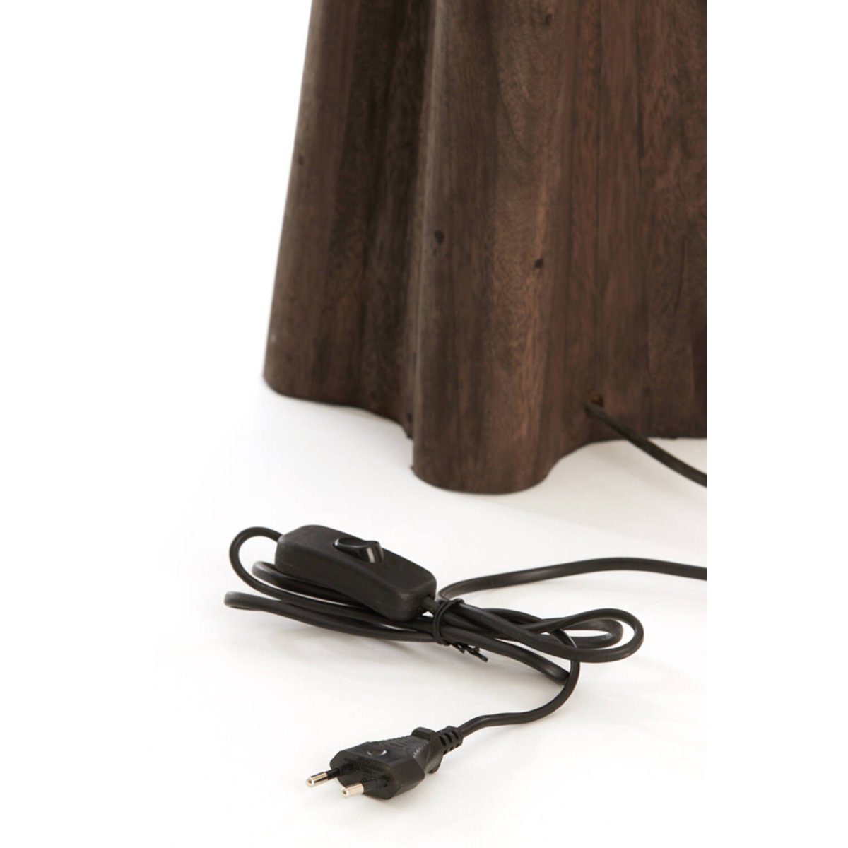 Navelli 40cm Holz lampenfuß Von Light & Living - Sein robustes, geometrisches Design schafft eine harmonische Balance zwischen Tradition und Moderne und macht ihn zur perfekten Ergänzung für skandinavische und ländliche Einrichtungen.