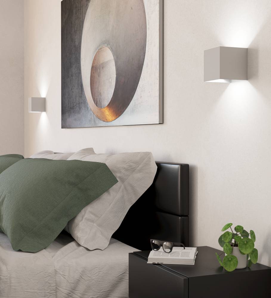 Valmontone 10cm Weiß wandlampe Von Eglo - Der warme Schein, der sich sowohl aus nach oben als auch nach unten gerichteten Lichtstrahlen ausbreitet, sorgt für eine harmonische und sanfte Beleuchtung.