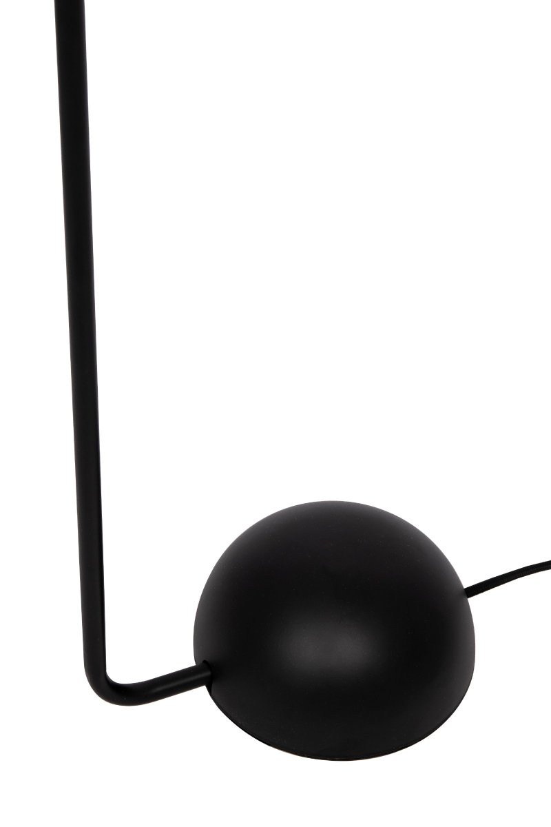 Swan Schwarz stehlampe Von Globen Lighting - Swan ist eine elegante Funktionsleuchte, die mit ihrem weichen Design an einen wunderschönen Schwan erinnert.