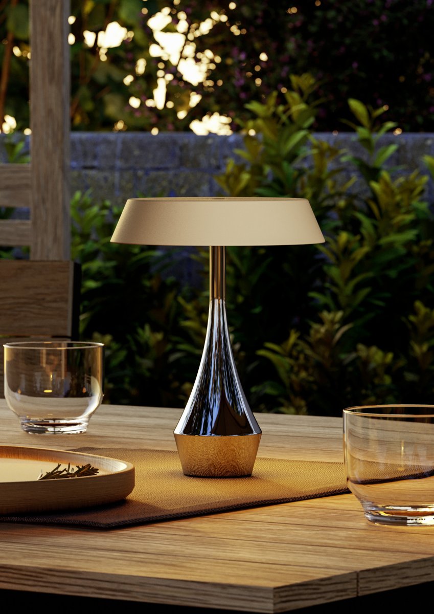 Turcio 20cm Chrom tragbare Von Eglo - Turcio ist eine tragbare Metalllampe mit einem glänzenden Chromfuß und einem sandfarbenen, strukturierten Schirm.