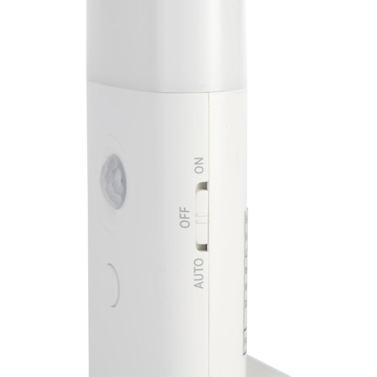 Merta Weiß tragbare Von Eglo - Die Lampe wird mit einer Station geliefert, auf der sie sich beispielsweise auf einem Nachttisch, einem Regal oder einem Schreibtisch platzieren lässt.