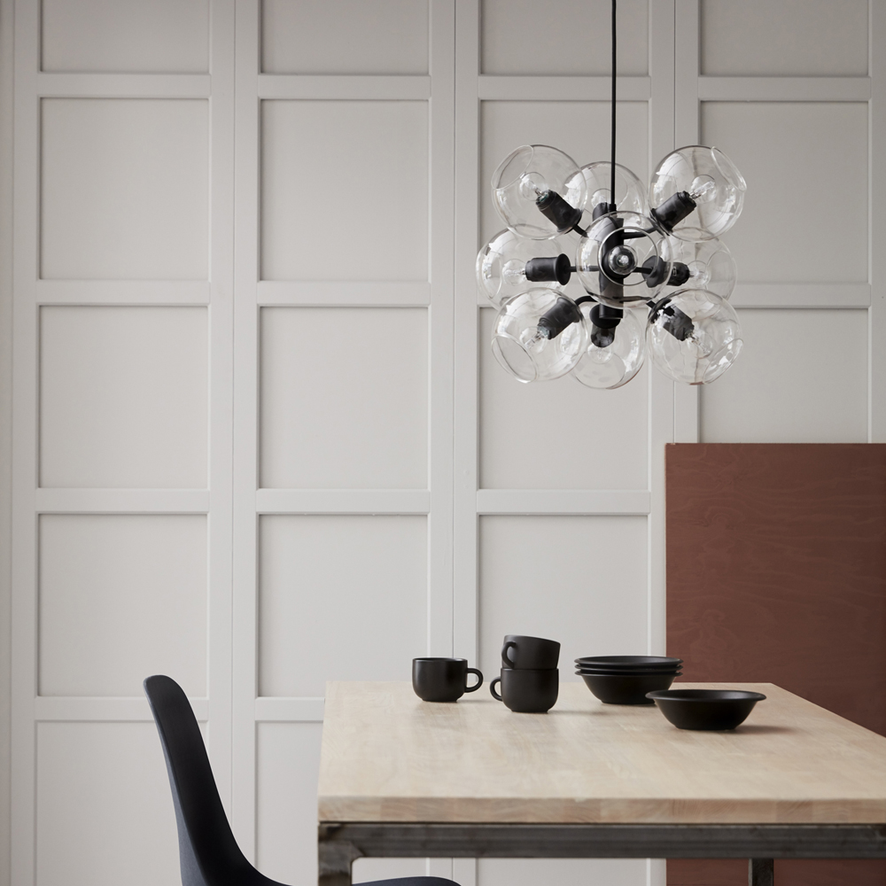 Tage 50 Ø45 Schwarz hängelampe Von CO Bankeryd - Die Deckenlampe Tage passt mit ihrem warmen und sanften Licht in die meisten Häuser und Einrichtungsstile.