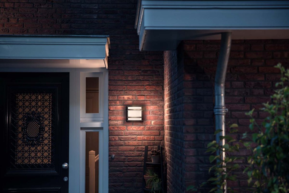 Petronia Anthrazit außenlampe Von Philips - Die Philips Petronia LED-Außenleuchte ist aus hochwertigem, langlebigem anthrazitgrauem Aluminium gefertigt.