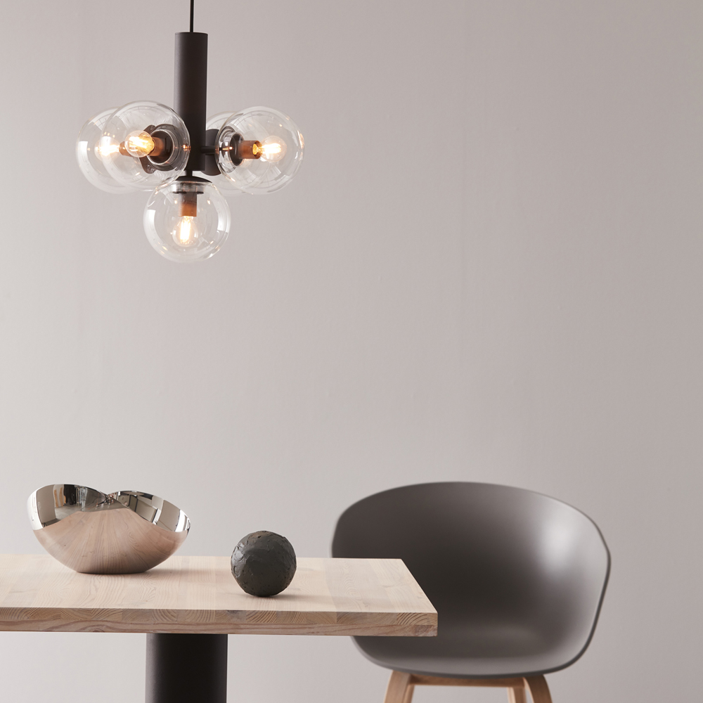 Avenue Ø43 Schwarz hängelampe Von CO Bankeryd - Avenue passt über den Esstisch, wo es ein schönes Licht verbreitet, oder über den Couchtisch, um im Wohnzimmer Stil zu setzen.