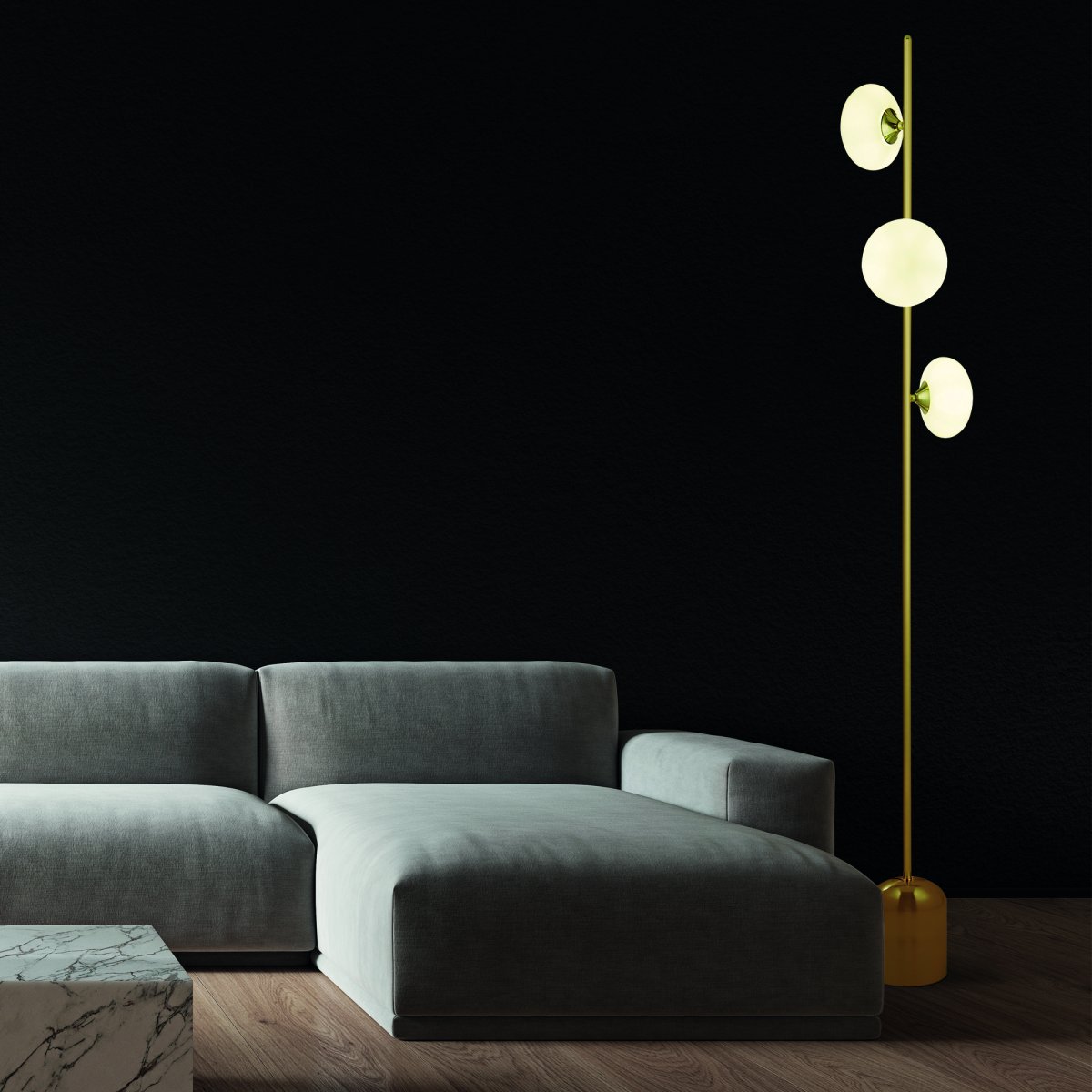 Pebble Gold stehlampe Von Searchlight - Mit ihren Schirmen aus Milchglas und dem stilvollen Messing-Finish erzeugt die Lampe ein weiches und angenehmes Licht, das Ihrem Raum eine gehobene Atmosphäre verleiht.