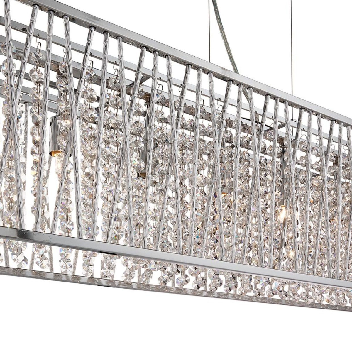Elise 104cm Chrom hängelampe Von Searchlight - Die große, längliche Lampe in Chrom mit abgerundeten Ecken hat Aluminiumrohre in einem gekreuzten und geraden Muster um die Außenseite.